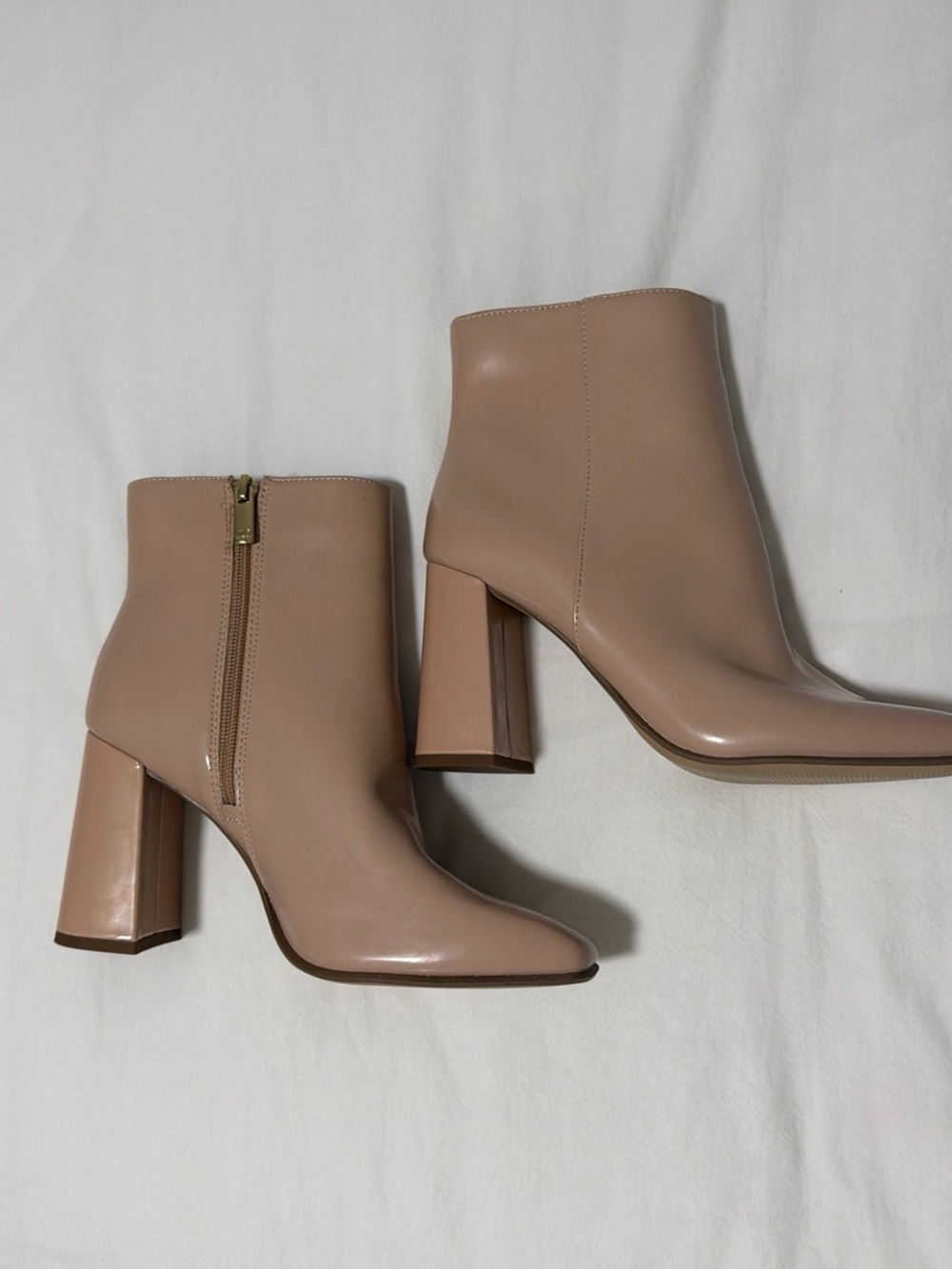 JLO Tan leather ankle boots with block heel